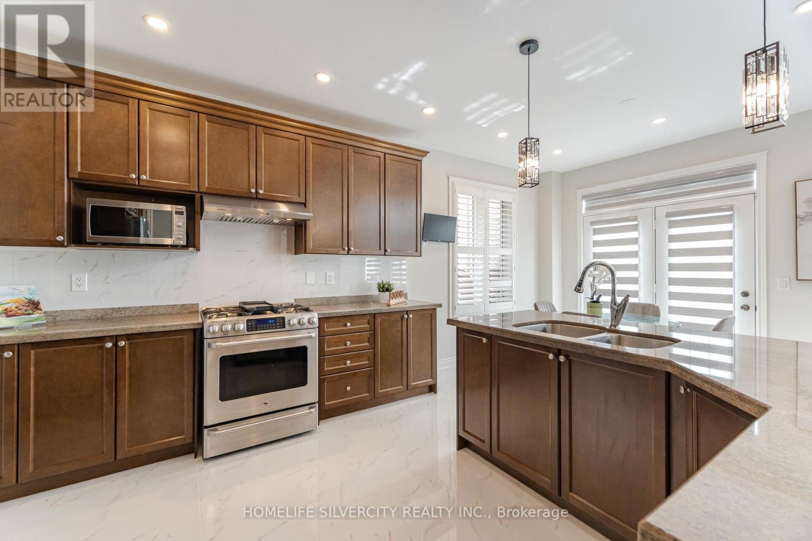 80 Scotchmere Crescent, Brampton, Ontario  L6P 3A6 - Photo 10 - W12952100