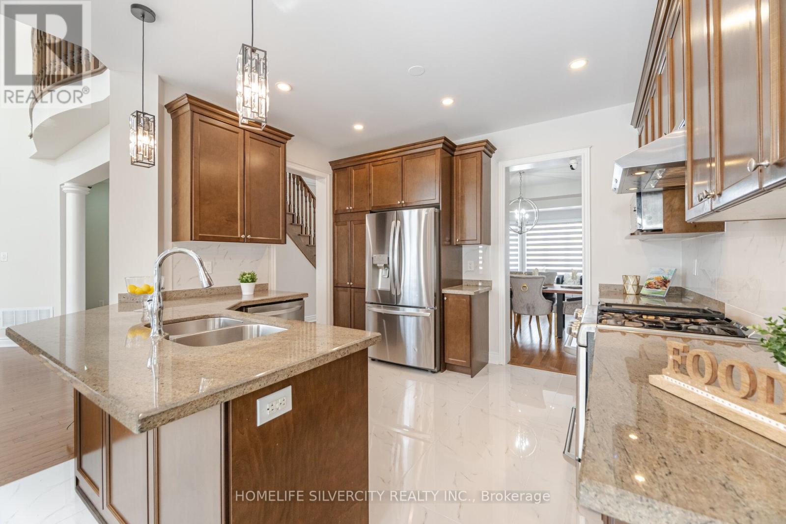 80 Scotchmere Crescent, Brampton, Ontario  L6P 3A6 - Photo 9 - W12952100