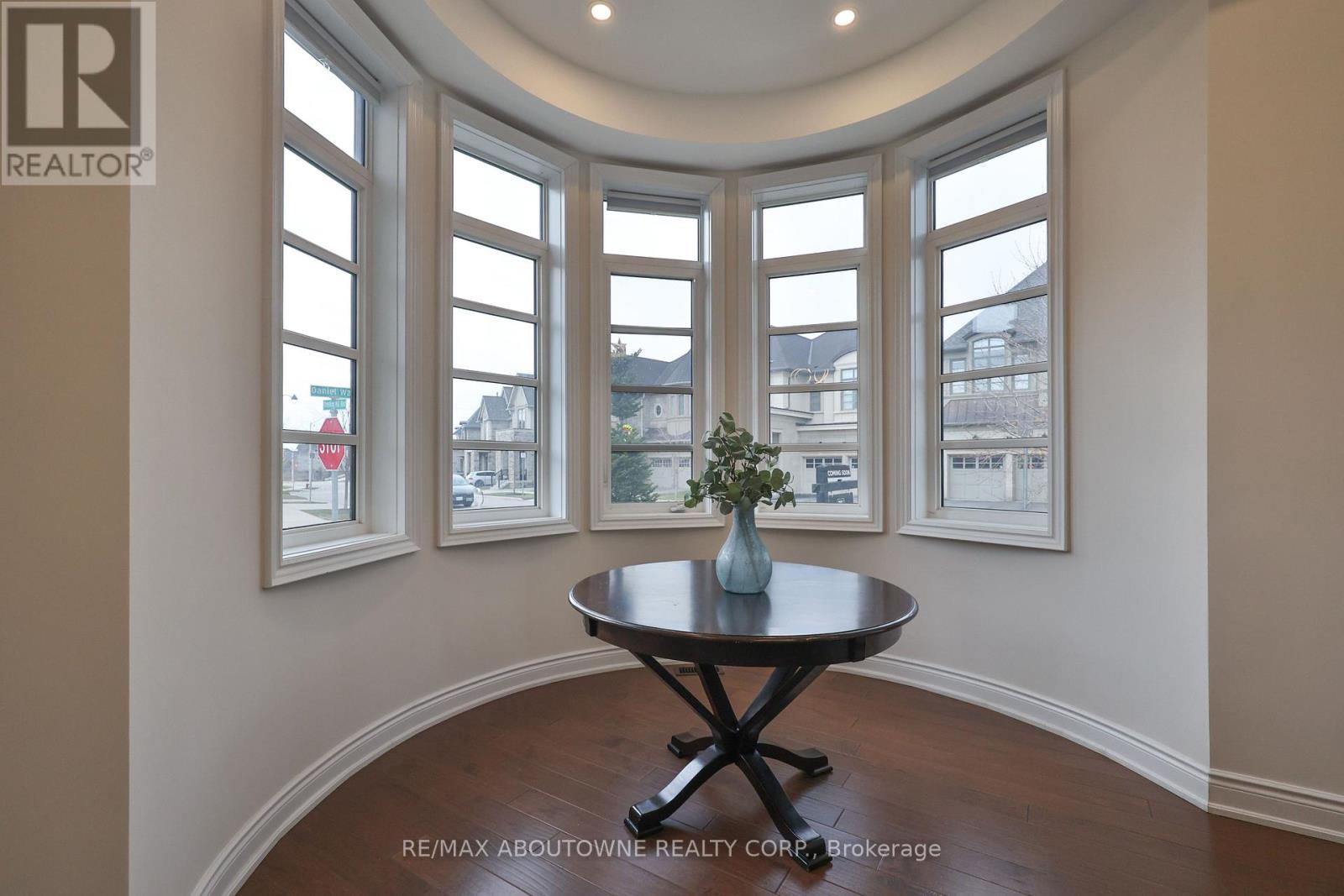 3191 Daniel Way, Oakville, Ontario  L6H 0V7 - Photo 9 - W12952104