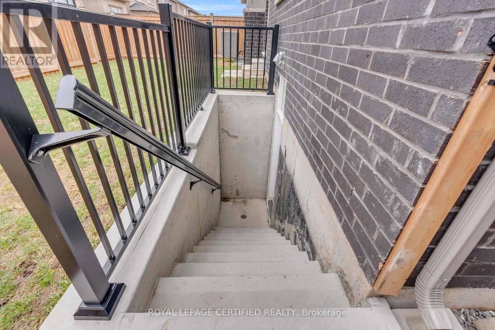 74 Boulton Trail, Oakville, Ontario  L6H 0Z9 - Photo 47 - W12952128