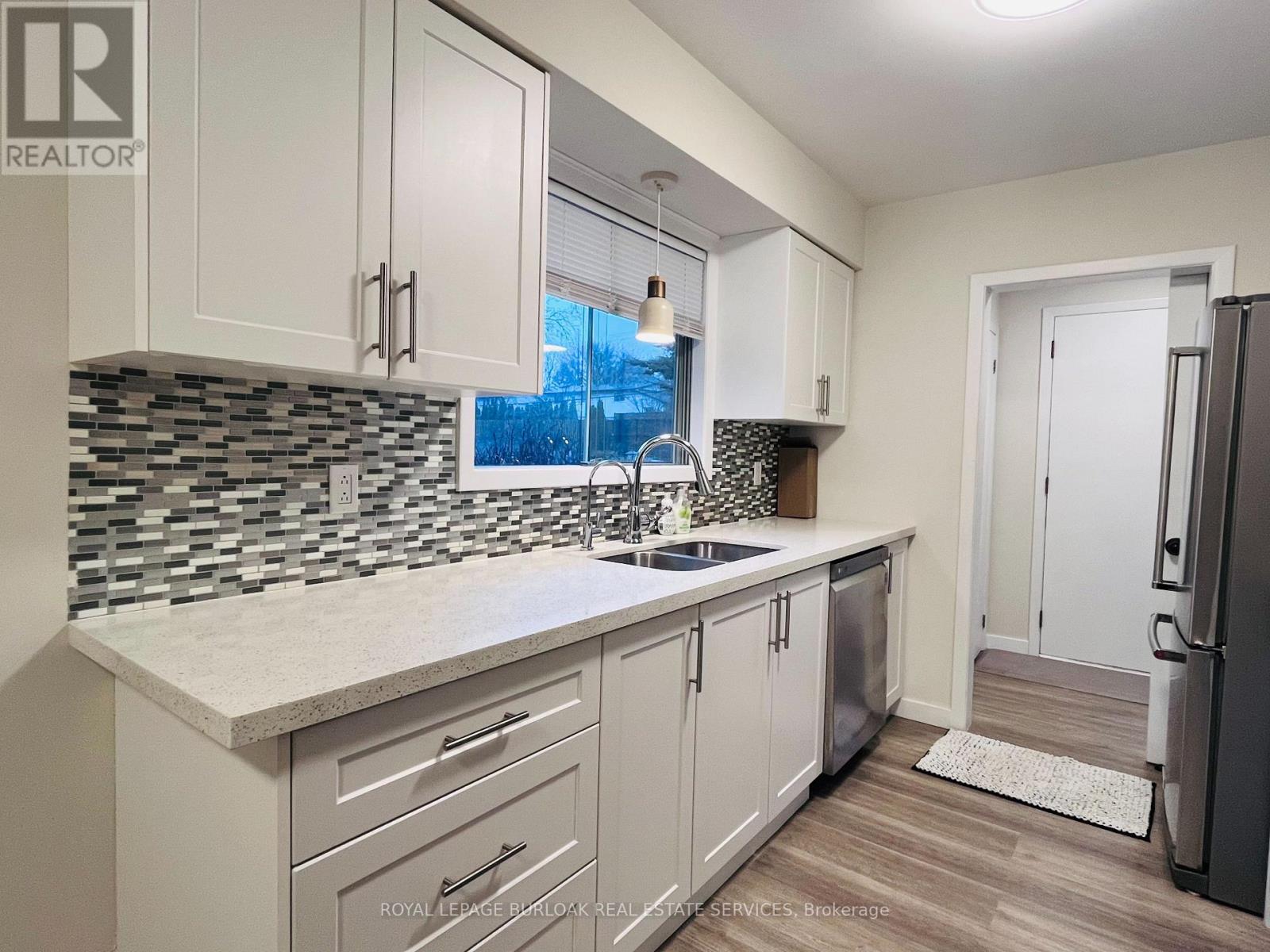 243 Appleby Line, Burlington, Ontario  L7L 2X3 - Photo 6 - W12952206