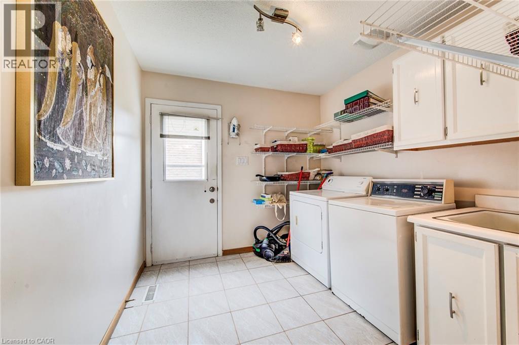 2 Blue Spruce Court, Kitchener, Ontario  N2N 1L1 - Photo 28 - 40817332