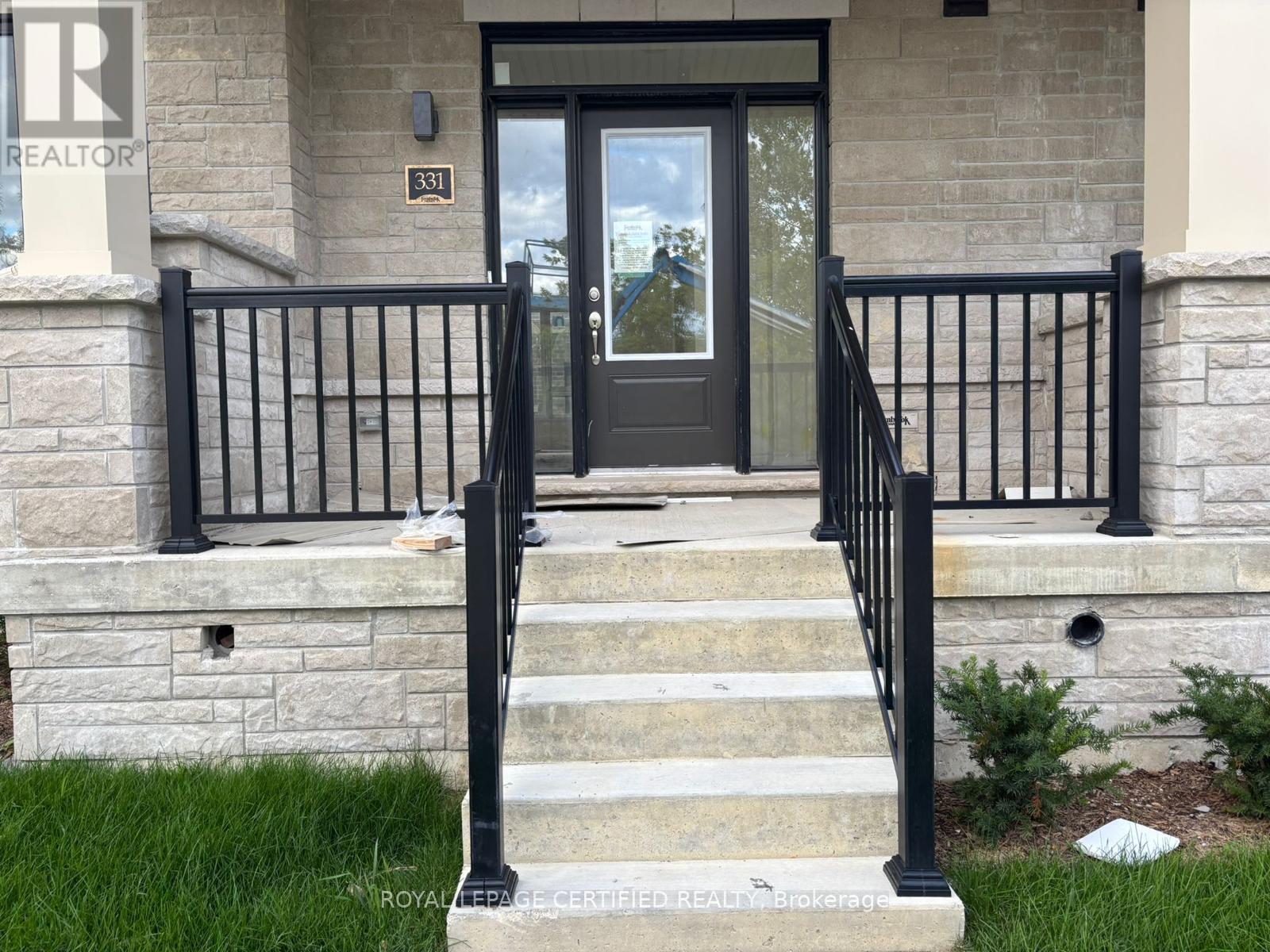 331 Lindsay Street N, Kawartha Lakes, Ontario  K9V 0T2 - Photo 2 - X12951968