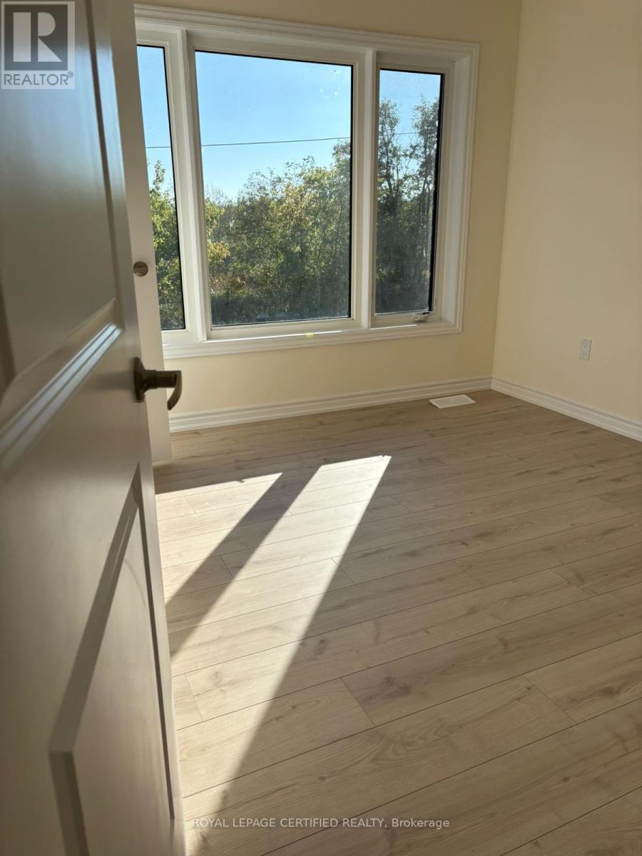 331 Lindsay Street N, Kawartha Lakes, Ontario  K9V 0T2 - Photo 8 - X12951968