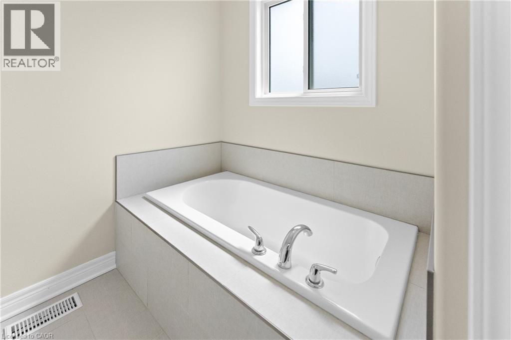 33 Cinnamon Street, Thorold, Ontario  L2V 0H6 - Photo 34 - 40816973