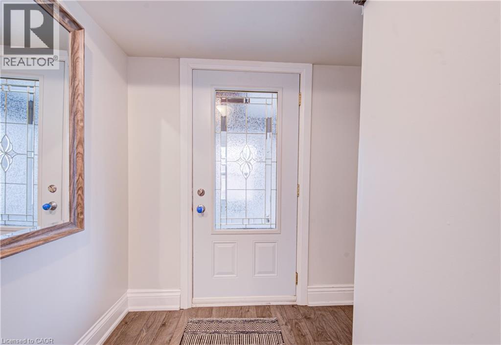 227 East 23rd Street, Hamilton, Ontario  L8V 2X2 - Photo 3 - 40814065