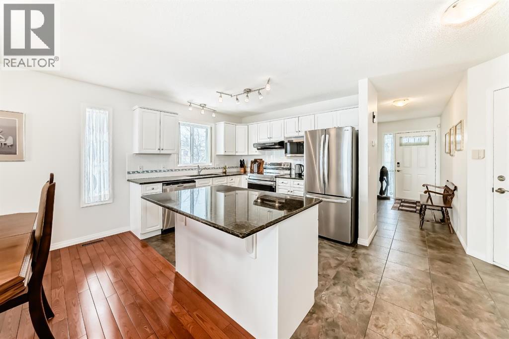 157 Hawkstone Manor Nw, Calgary, Alberta  T3G 3X2 - Photo 4 - A2294301