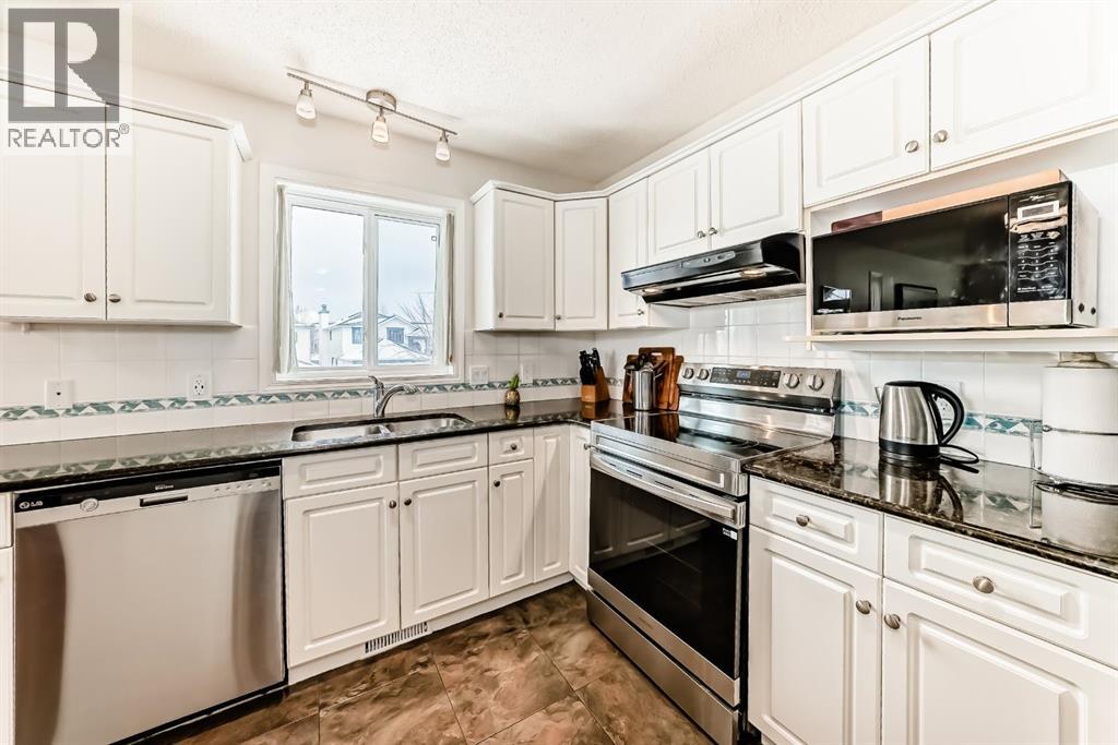 157 Hawkstone Manor Nw, Calgary, Alberta  T3G 3X2 - Photo 8 - A2294301