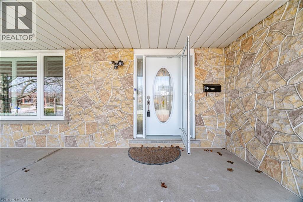 39 Darlington Drive, Hamilton, Ontario  L9C 2L8 - Photo 5 - 40816909