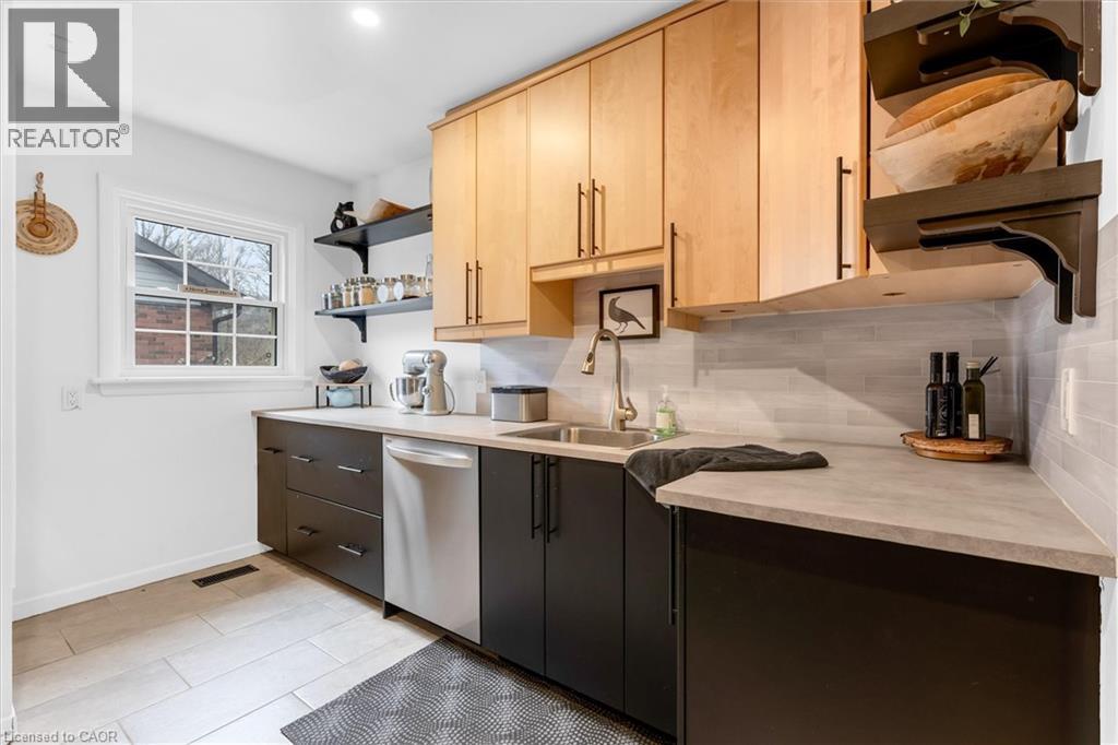 24 Central Park Avenue, Dundas, Ontario  L9H 2M7 - Photo 6 - 40816983