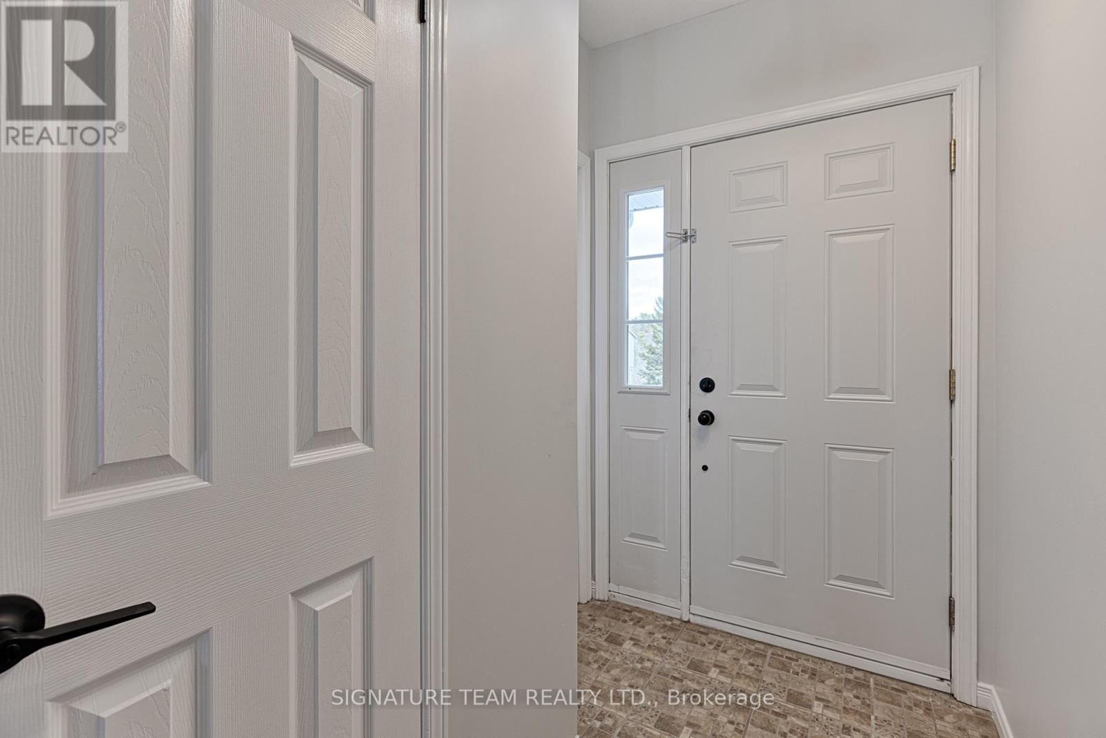 20 Northbrook Road, Petawawa, Ontario  K8H 3N4 - Photo 3 - X12952288