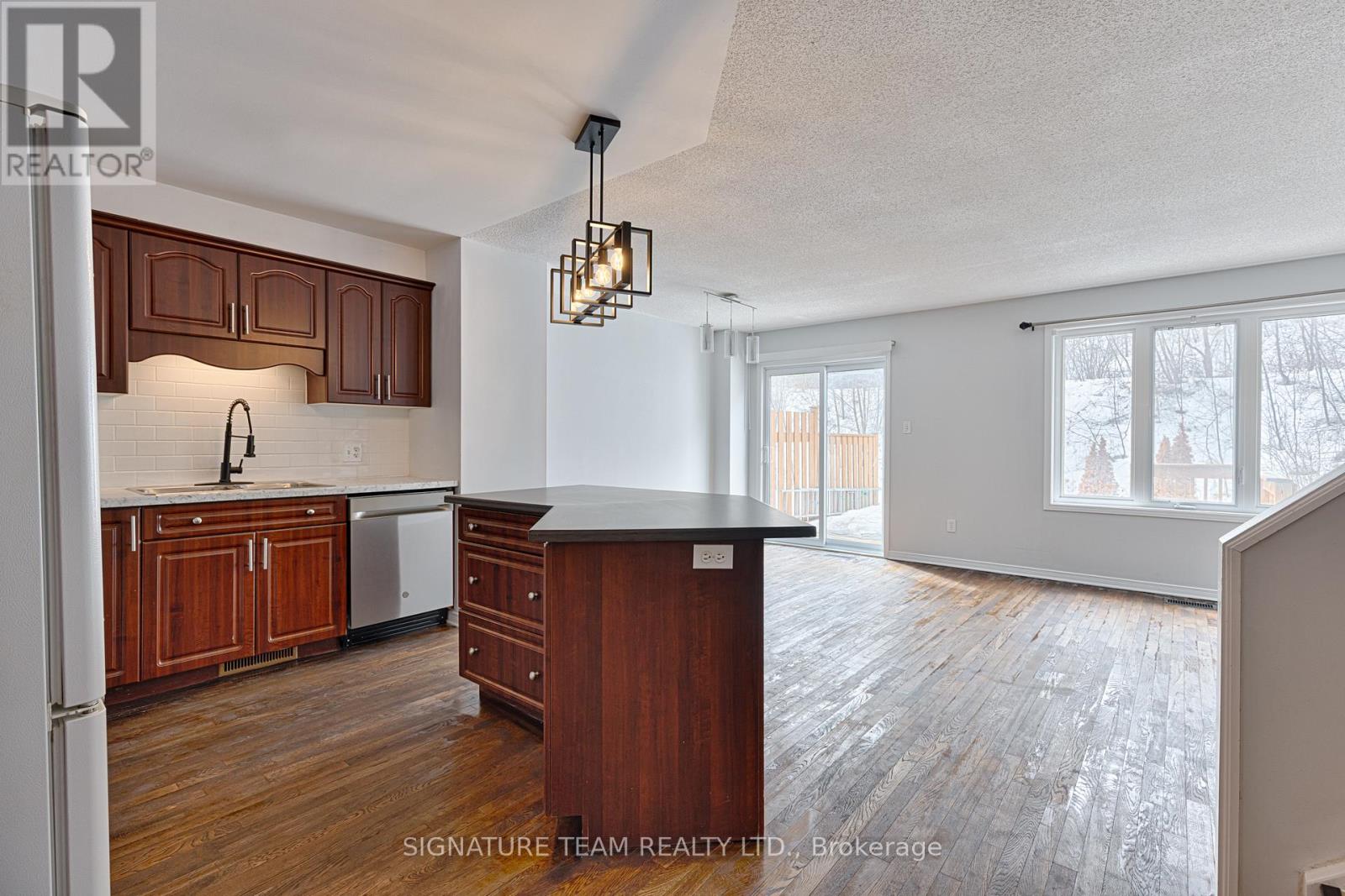 20 Northbrook Road, Petawawa, Ontario  K8H 3N4 - Photo 6 - X12952288