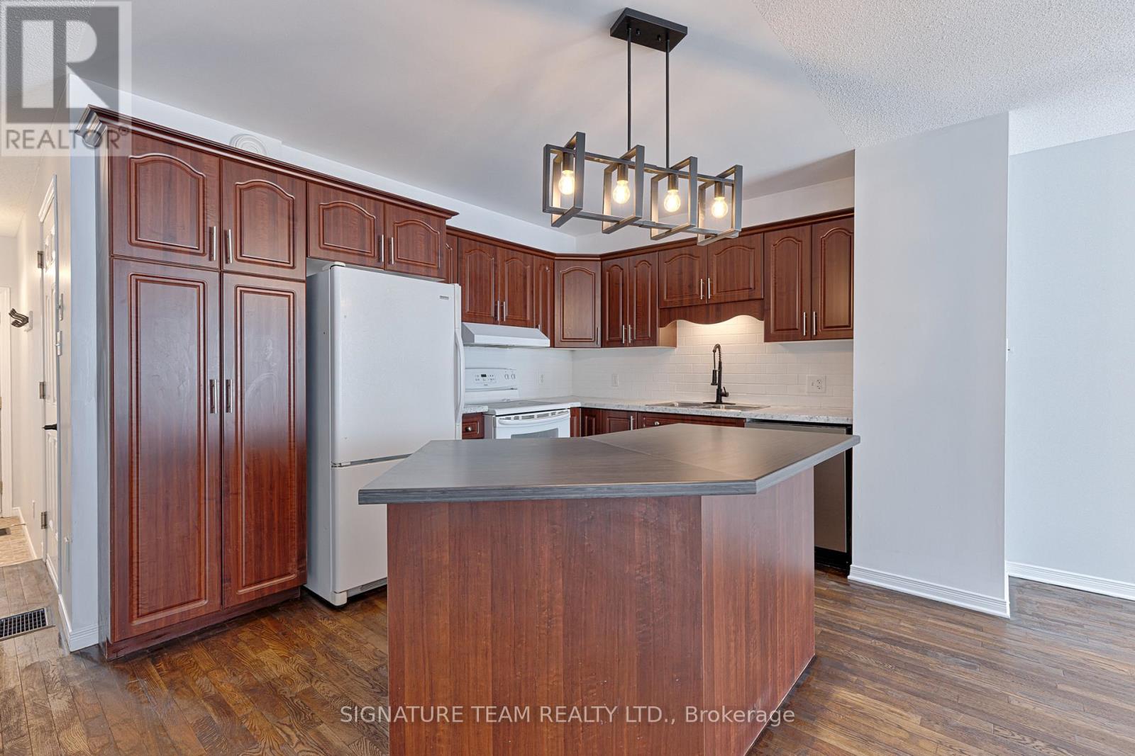 20 Northbrook Road, Petawawa, Ontario  K8H 3N4 - Photo 9 - X12952288