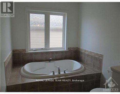 224 Flodden Way, Ottawa, Ontario  K2G 7E2 - Photo 10 - X12952310
