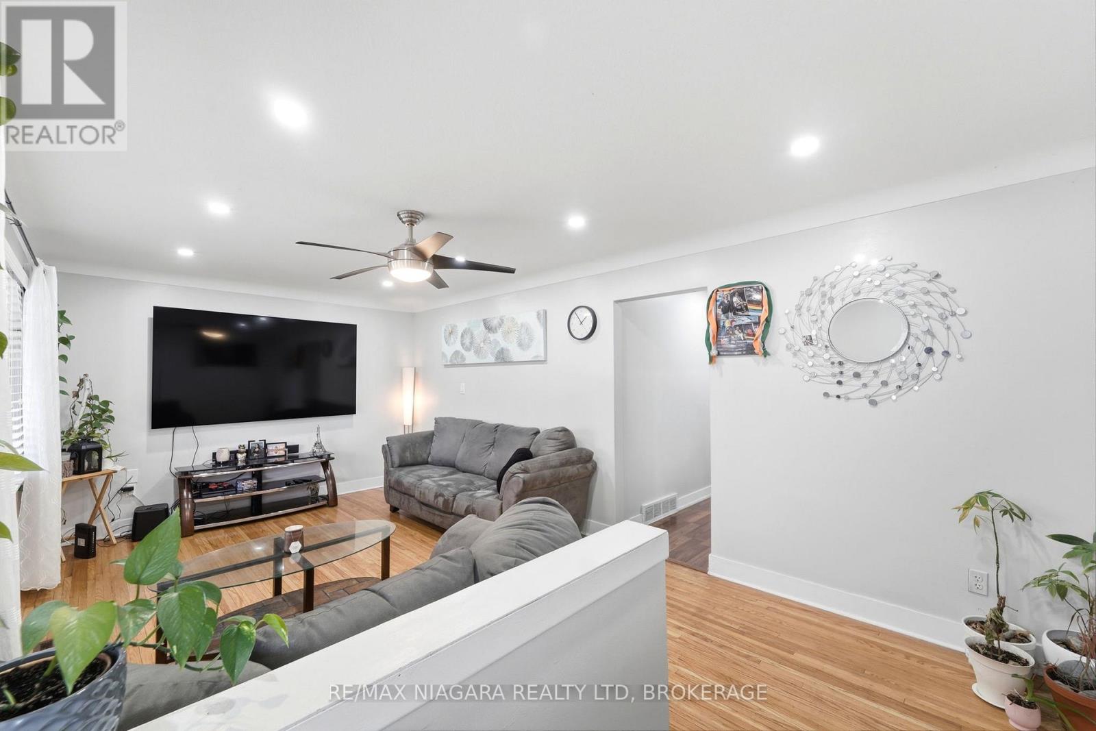 4975 Homewood Avenue, Niagara Falls, Ontario  L2E 4Y5 - Photo 3 - X12952318