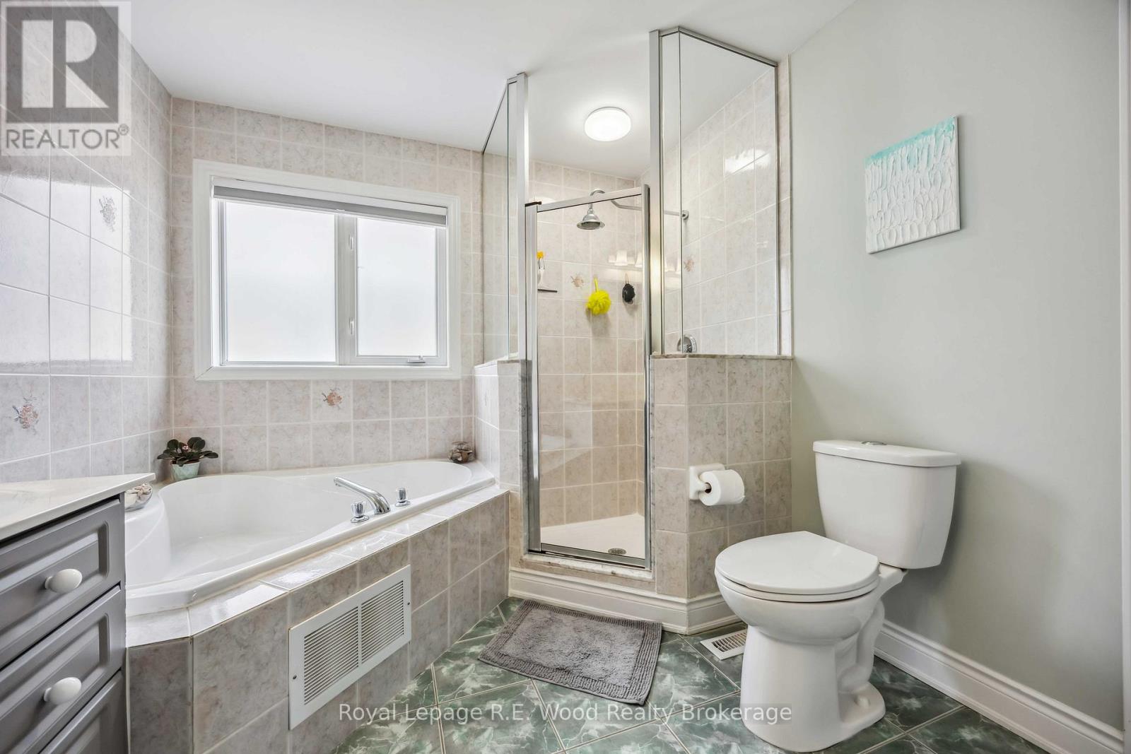 3 Lorwood Court, Richmond Hill, Ontario  L4E 3W3 - Photo 20 - N12952378