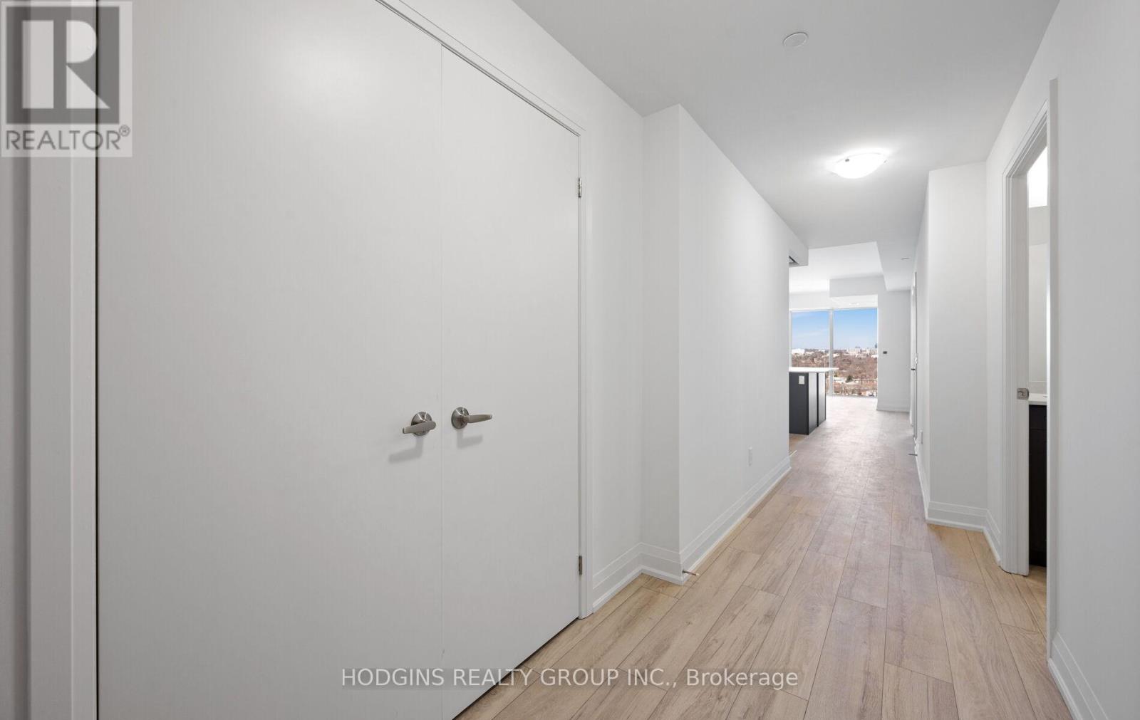 1701 - 1035 Southdown Road, Mississauga, Ontario  L5J 0A2 - Photo 8 - W12931044