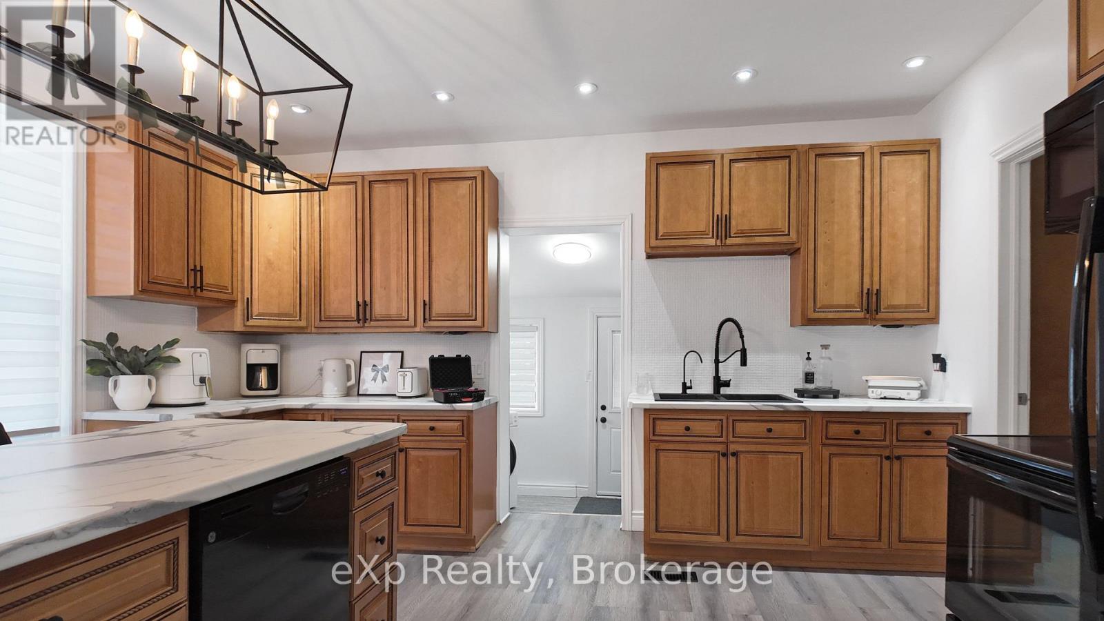 588 12th Avenue, Hanover, Ontario  N4N 2V6 - Photo 12 - X12952302