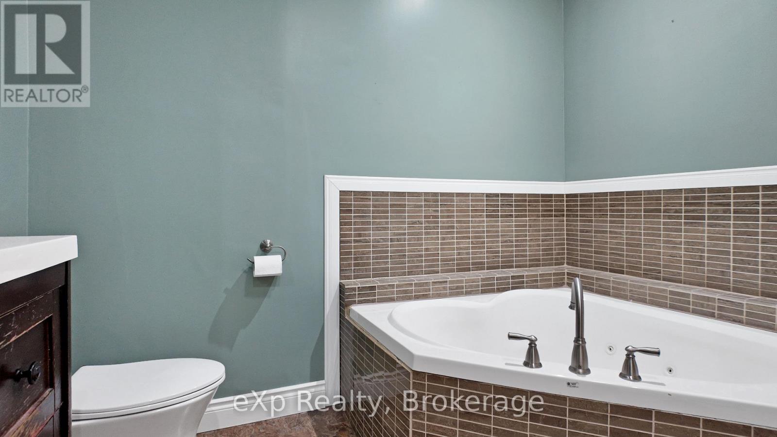 588 12th Avenue, Hanover, Ontario  N4N 2V6 - Photo 16 - X12952302