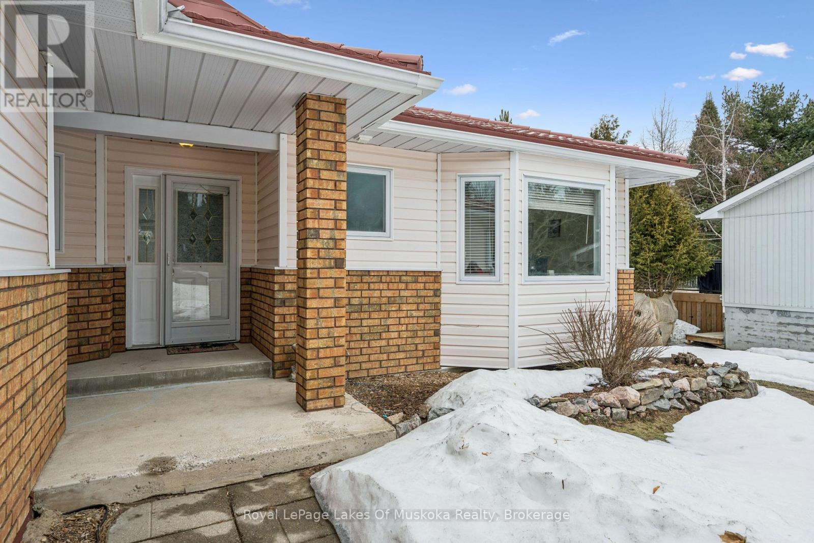 40 Covered Bridge Trail, Bracebridge, Ontario  P1L 1Y1 - Photo 2 - X12952304