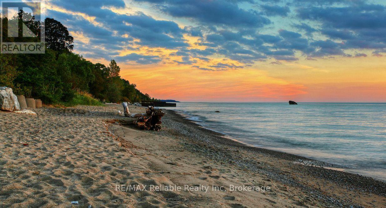 2 Tuyll Street, Bluewater, Ontario  N0M 1G0 - Photo 10 - X12952372