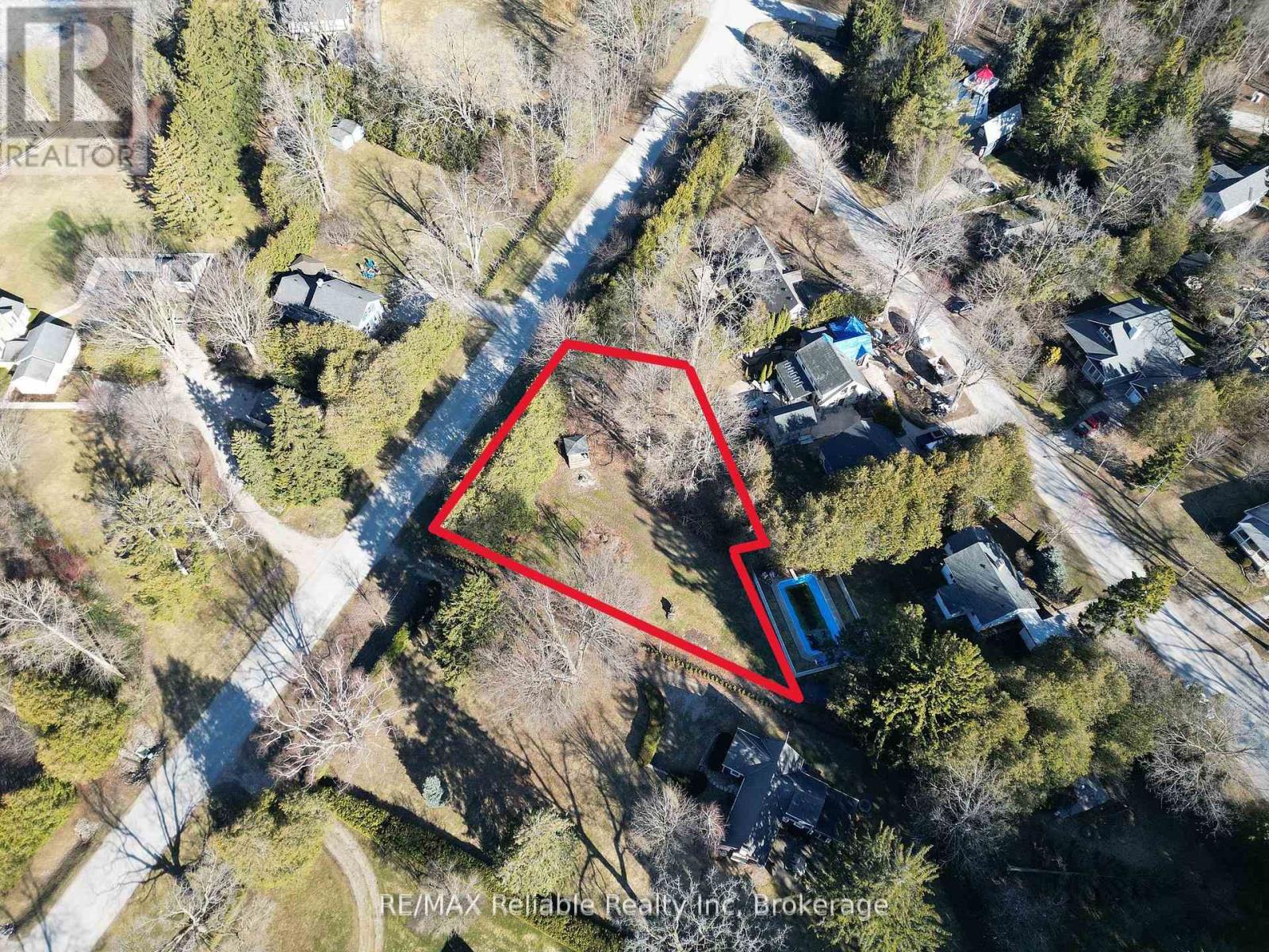 2 Tuyll Street, Bluewater, Ontario  N0M 1G0 - Photo 11 - X12952372