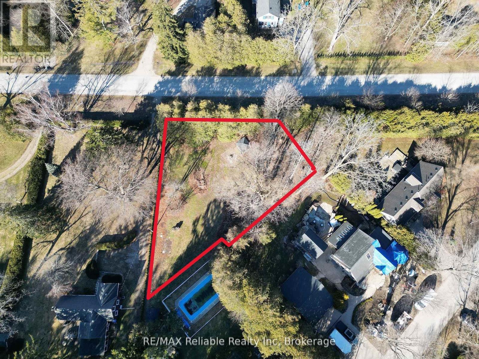 2 Tuyll Street, Bluewater, Ontario  N0M 1G0 - Photo 2 - X12952372