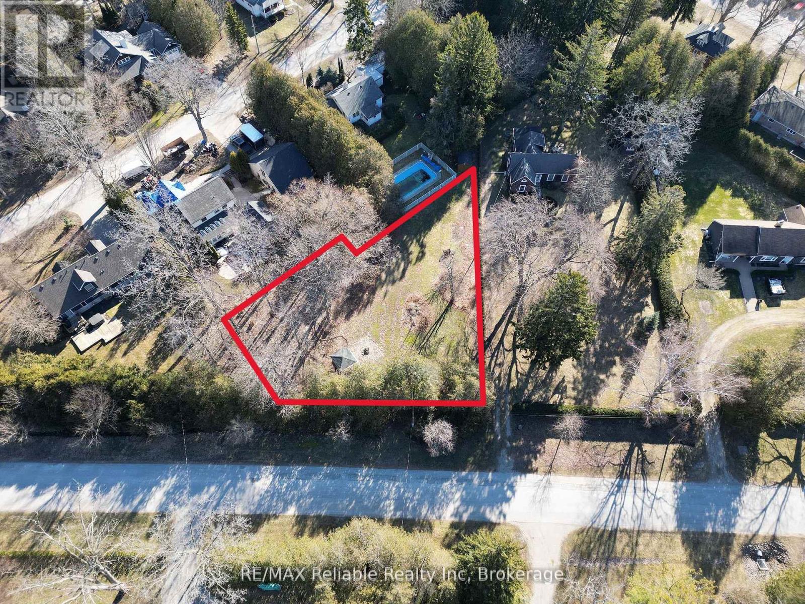 2 Tuyll Street, Bluewater, Ontario  N0M 1G0 - Photo 8 - X12952372