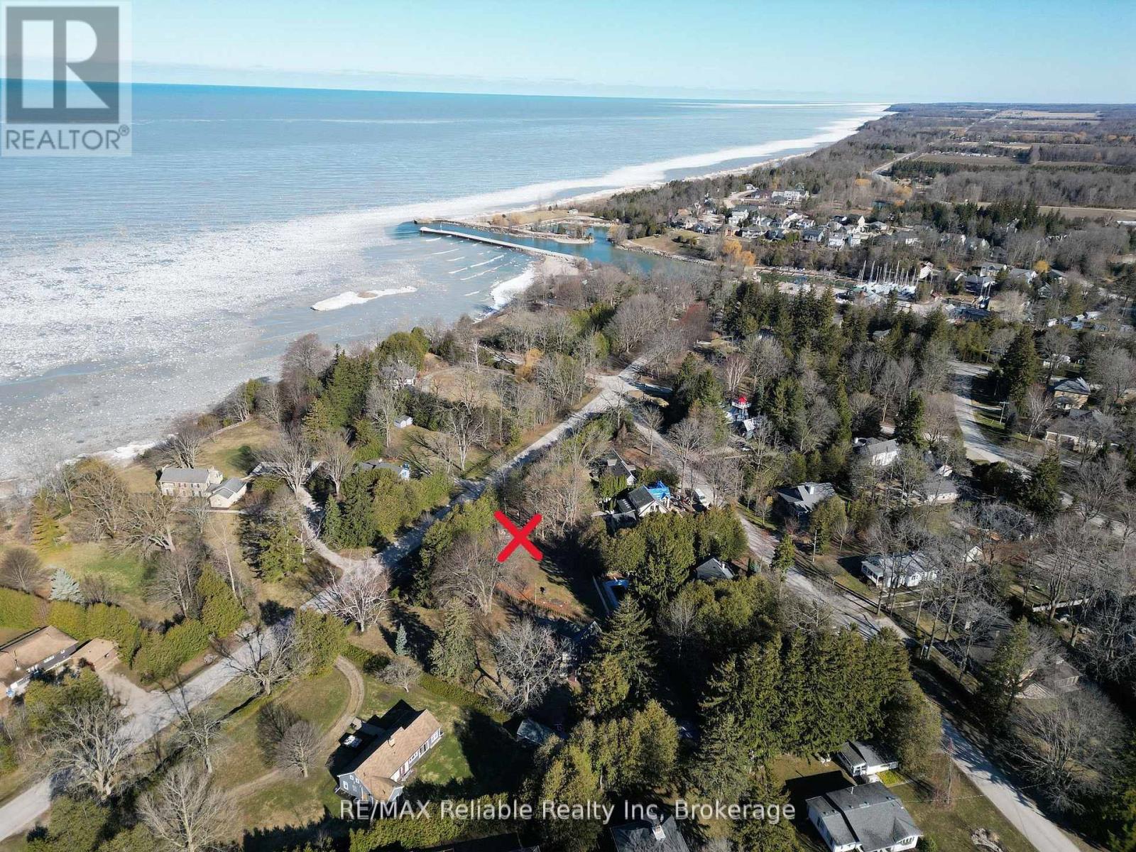 2 Tuyll Street, Bluewater, Ontario  N0M 1G0 - Photo 9 - X12952372