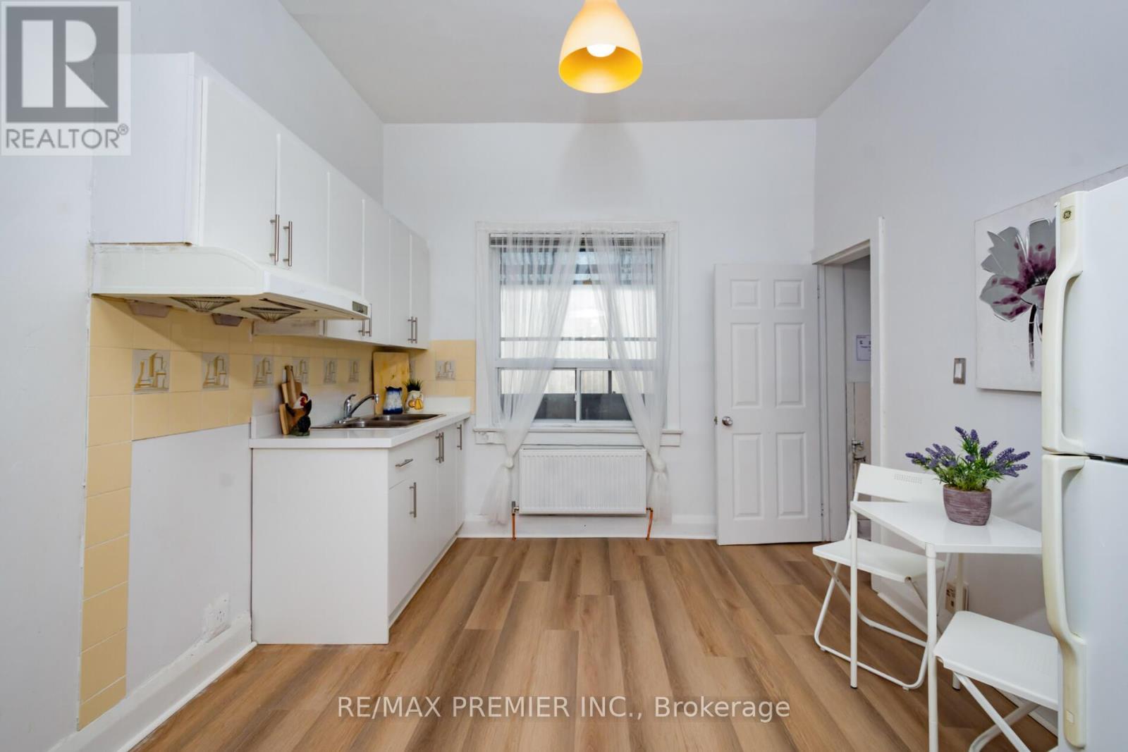 229 Bellwoods Avenue, Toronto, Ontario M6J 2R2 - Photo 10 - C12952252