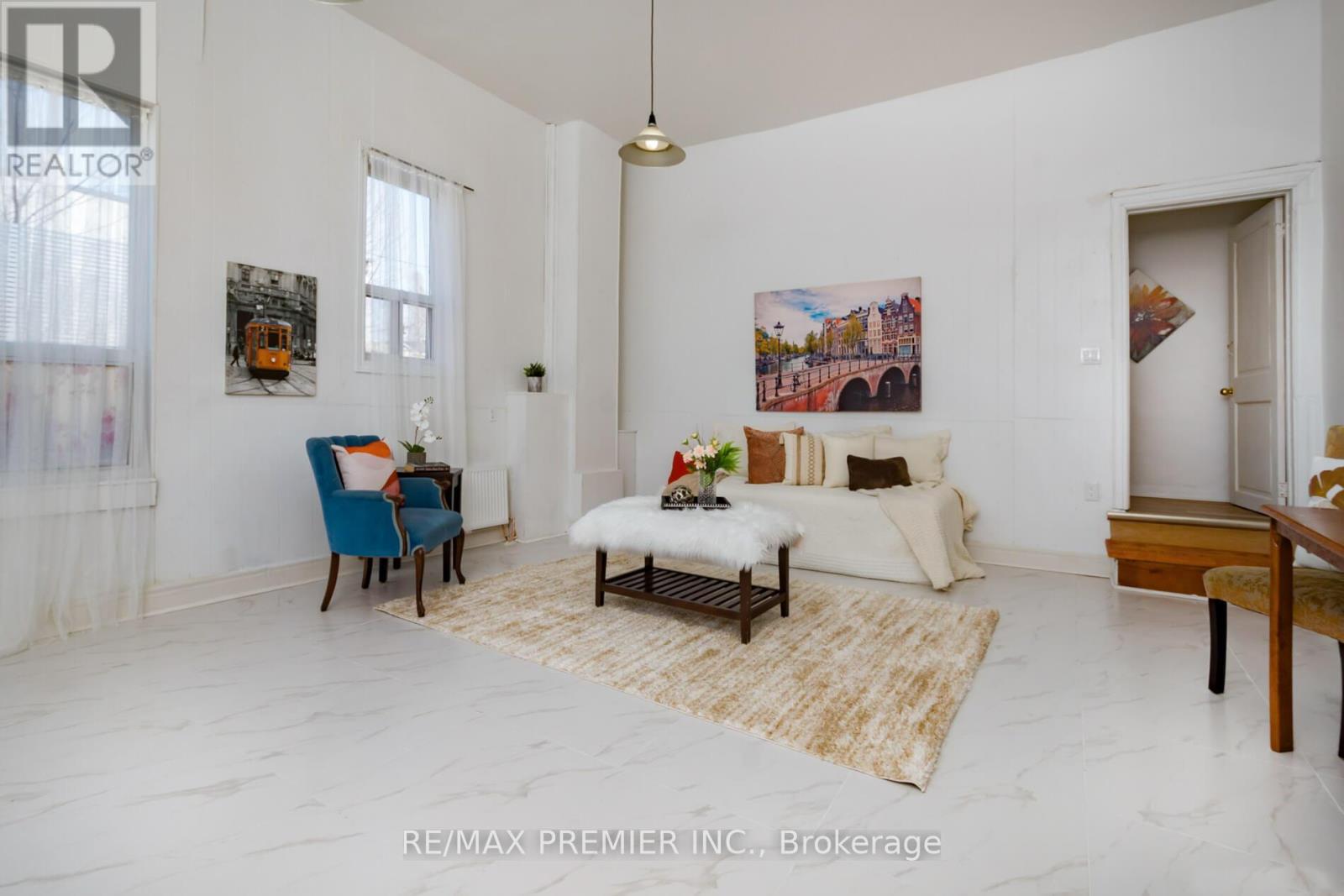 229 Bellwoods Avenue, Toronto, Ontario M6J 2R2 - Photo 14 - C12952252