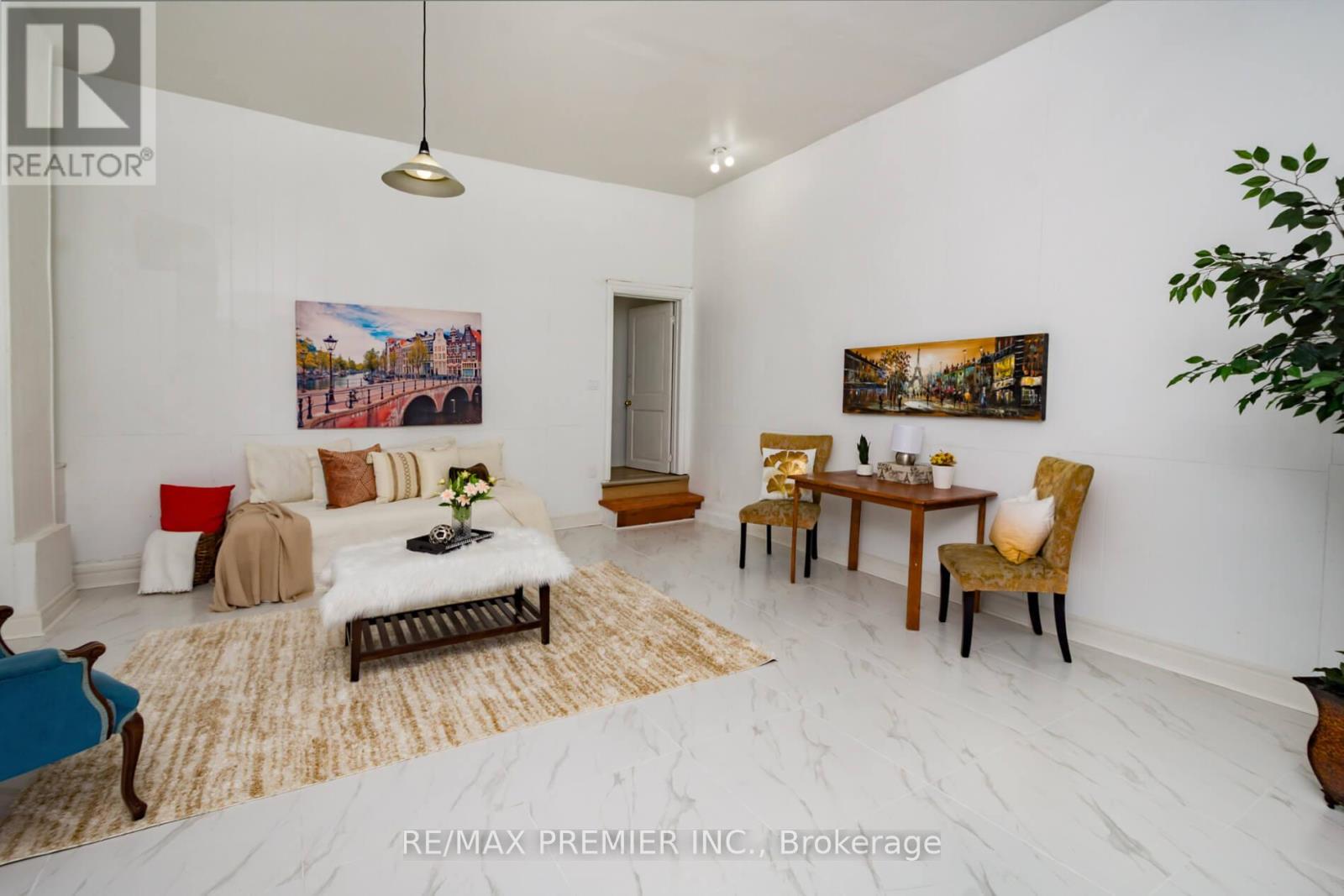 229 Bellwoods Avenue, Toronto, Ontario M6J 2R2 - Photo 15 - C12952252