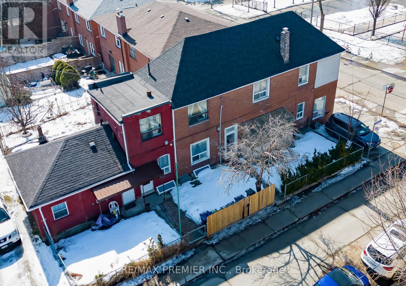 229 Bellwoods Avenue, Toronto, Ontario M6J 2R2 - Photo 2 - C12952252