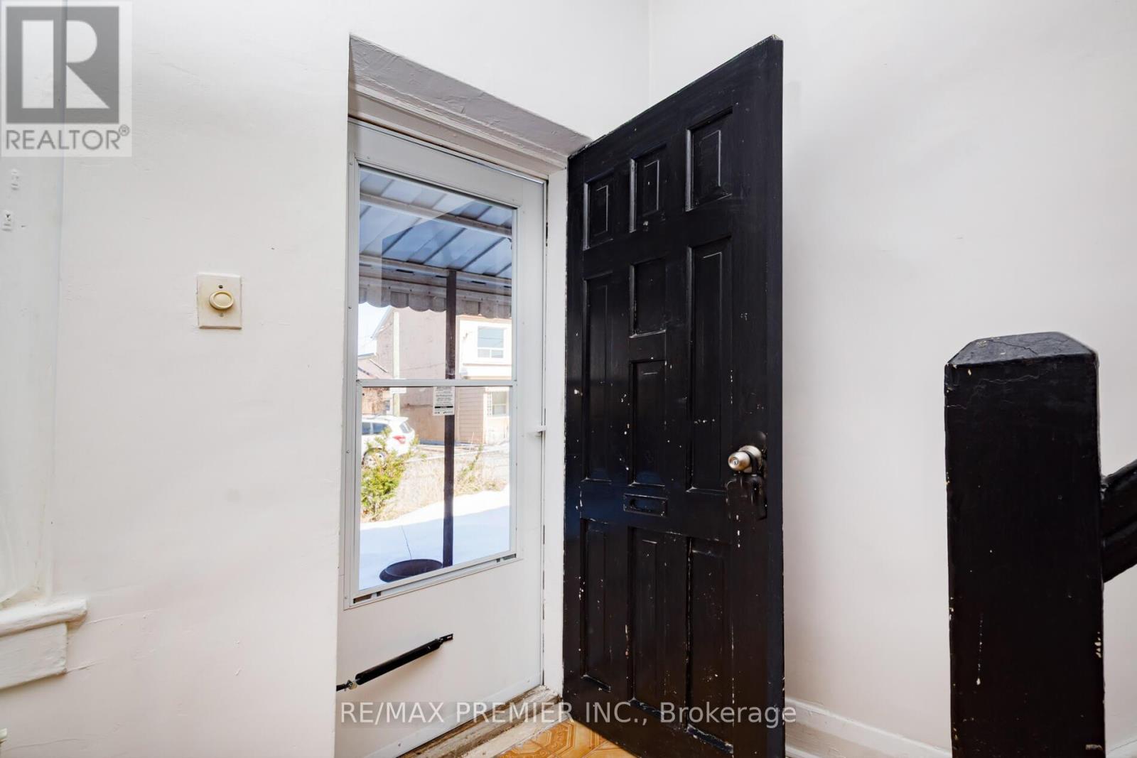 229 Bellwoods Avenue, Toronto, Ontario M6J 2R2 - Photo 27 - C12952252