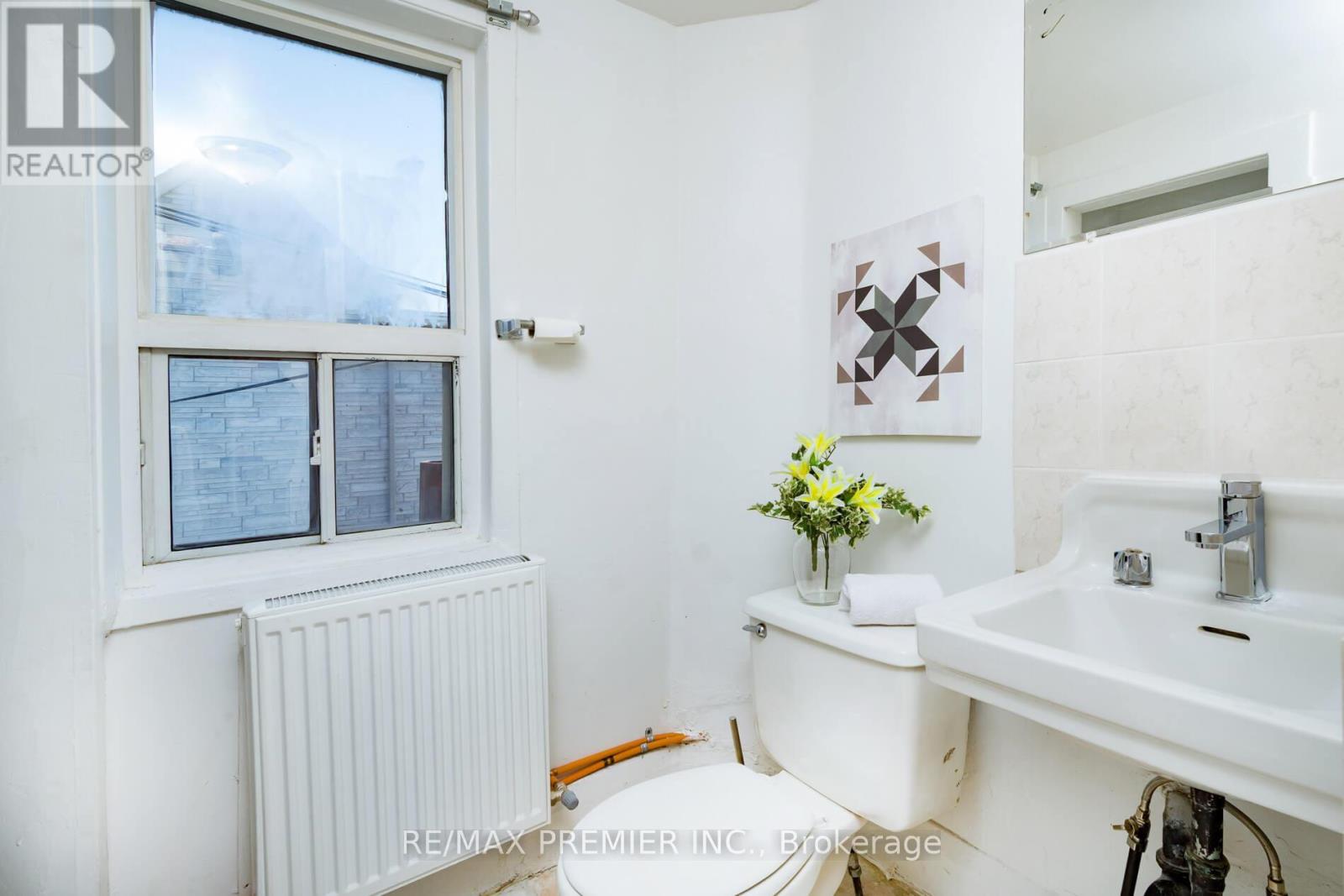 229 Bellwoods Avenue, Toronto, Ontario M6J 2R2 - Photo 36 - C12952252