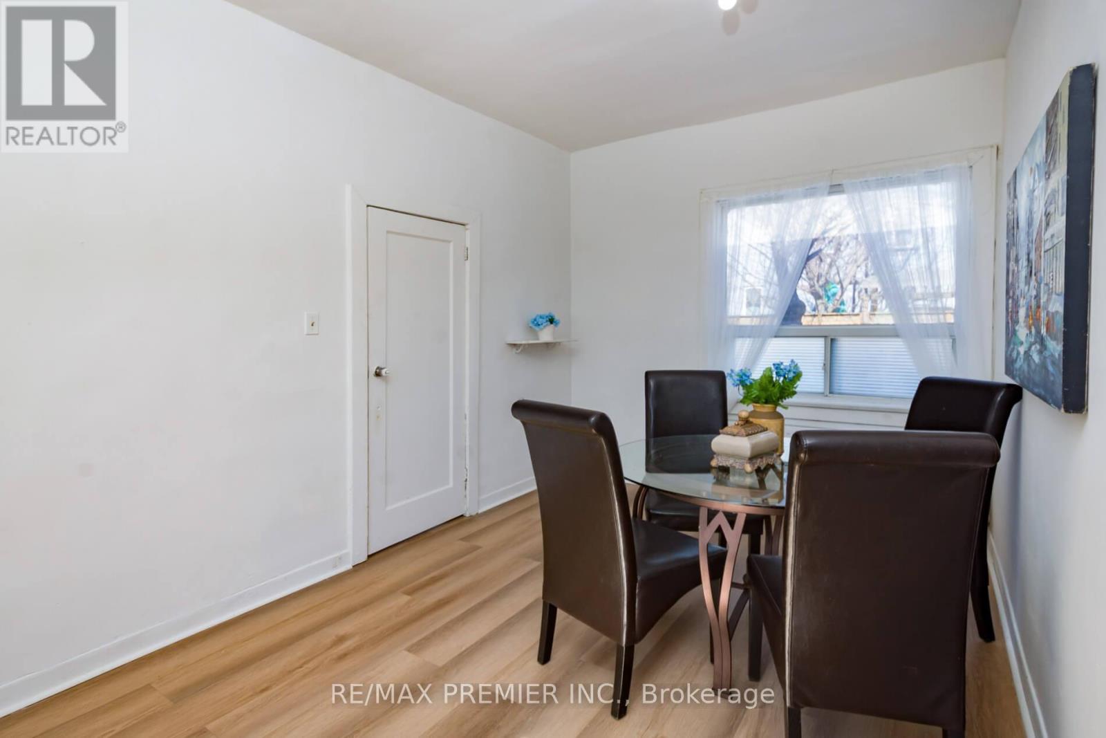 229 Bellwoods Avenue, Toronto, Ontario M6J 2R2 - Photo 4 - C12952252