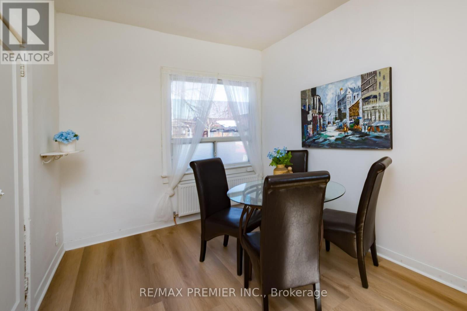 229 Bellwoods Avenue, Toronto, Ontario M6J 2R2 - Photo 5 - C12952252