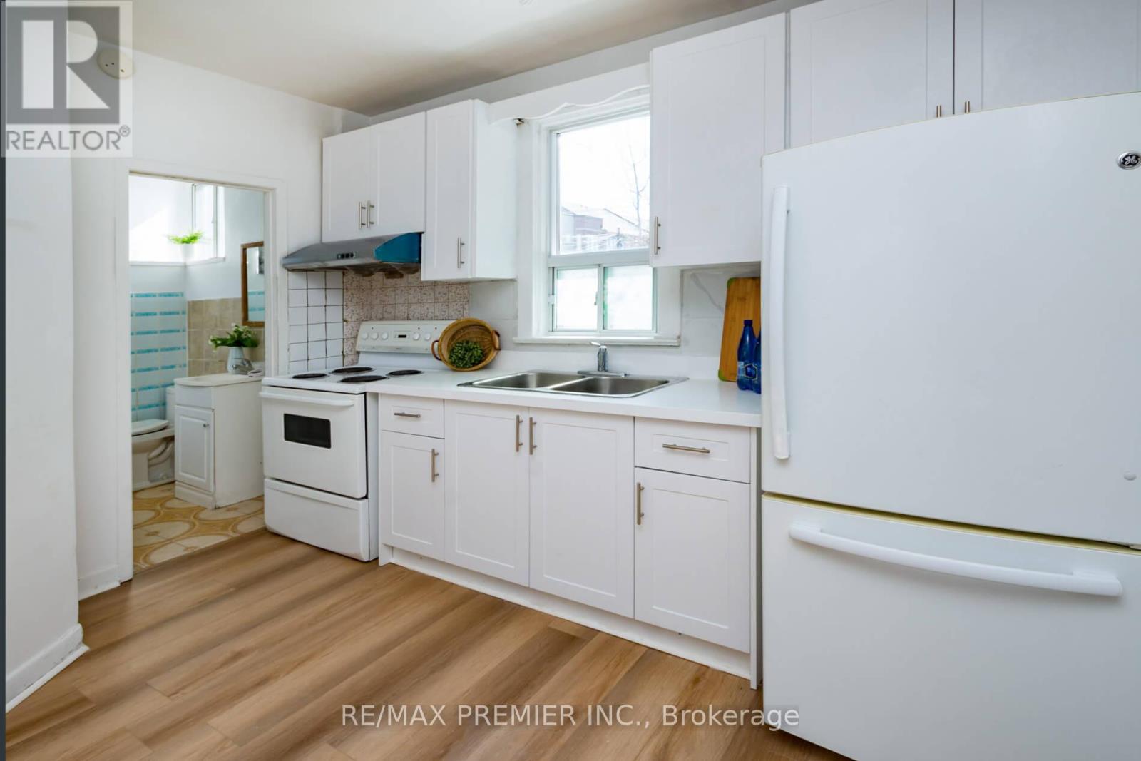 229 Bellwoods Avenue, Toronto, Ontario M6J 2R2 - Photo 7 - C12952252