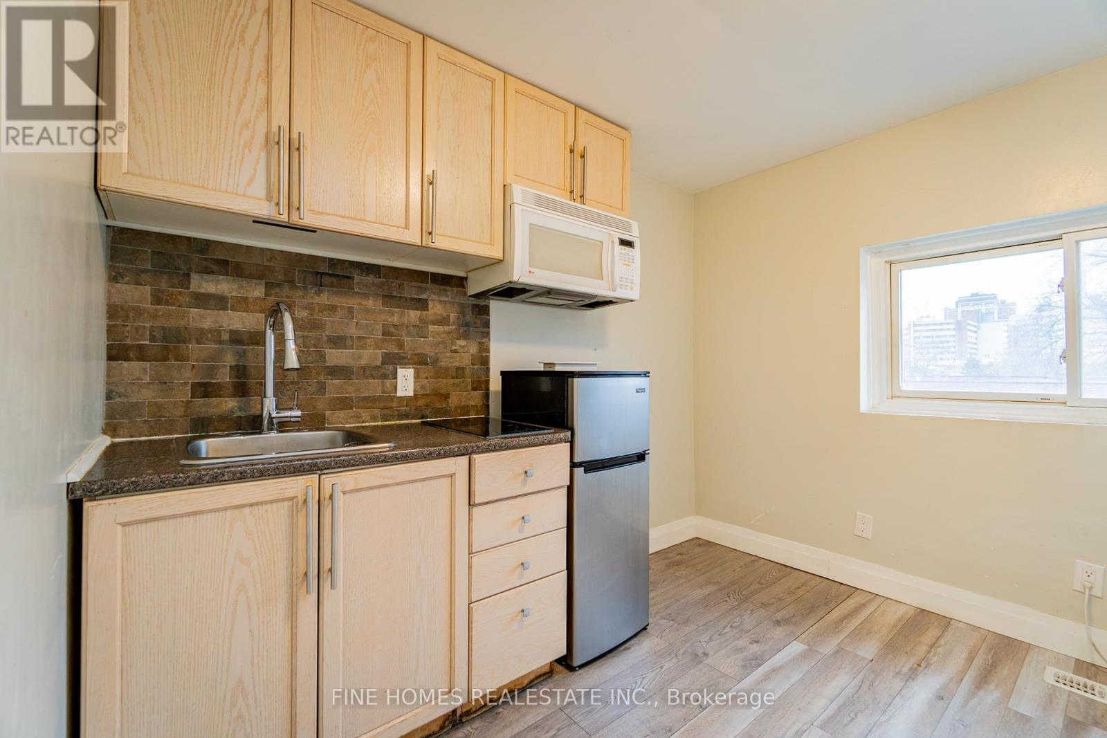 48 Carr Street, Toronto, Ontario  M5T 1B7 - Photo 14 - C12952254