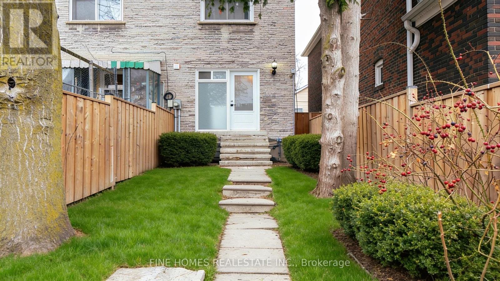 48 Carr Street, Toronto, Ontario  M5T 1B7 - Photo 3 - C12952254