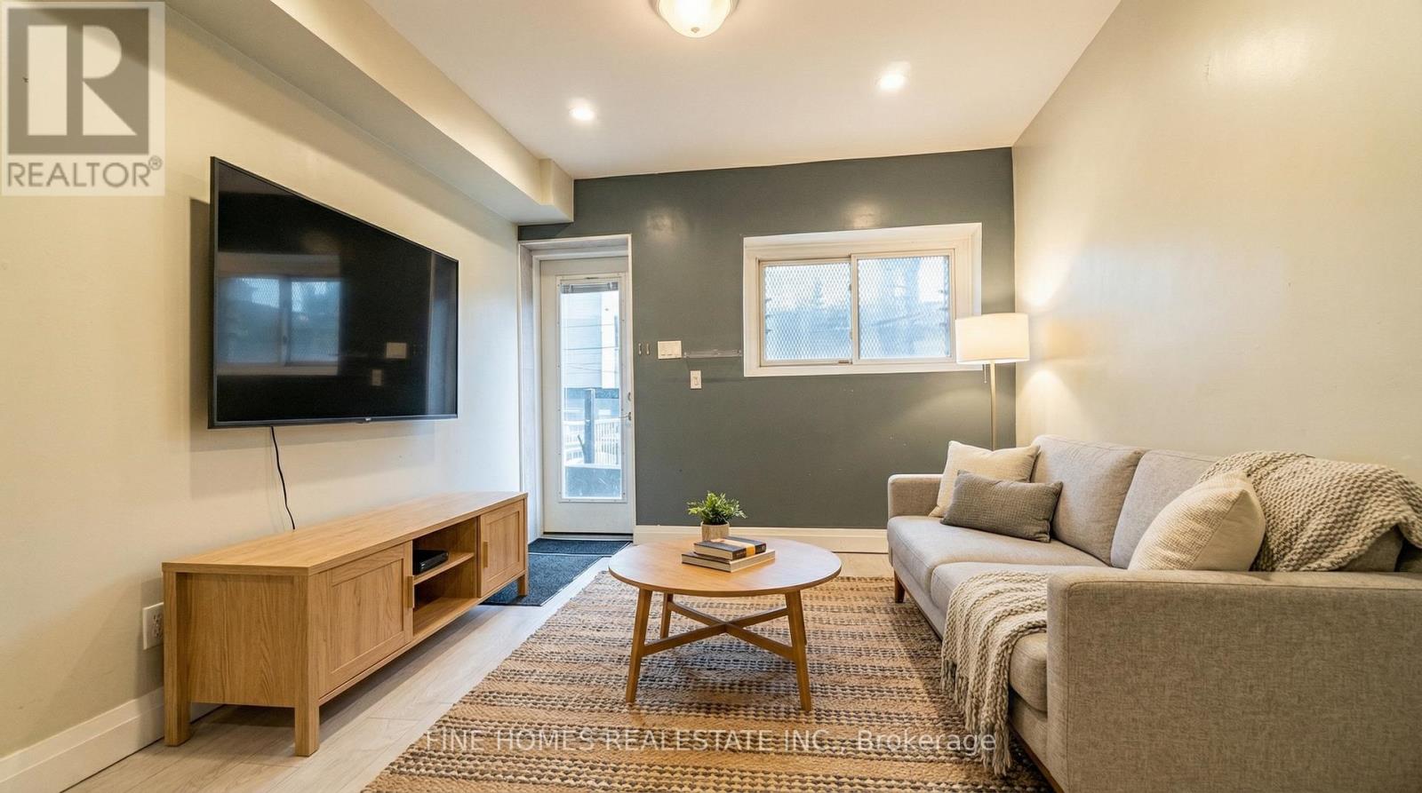 48 Carr Street, Toronto, Ontario  M5T 1B7 - Photo 4 - C12952254