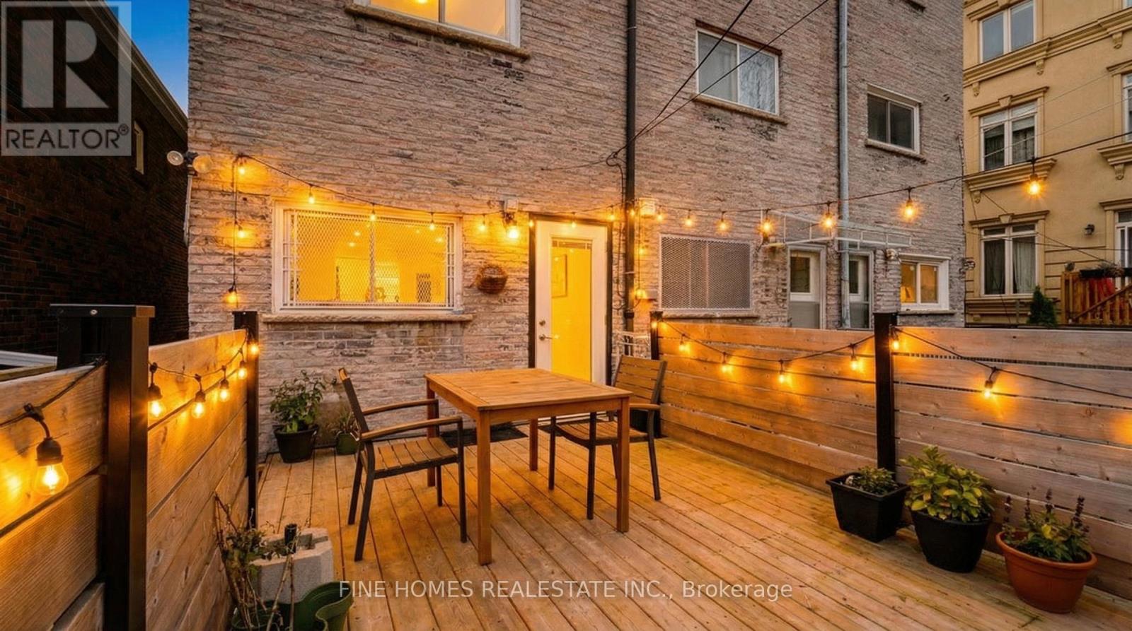 48 Carr Street, Toronto, Ontario  M5T 1B7 - Photo 5 - C12952254