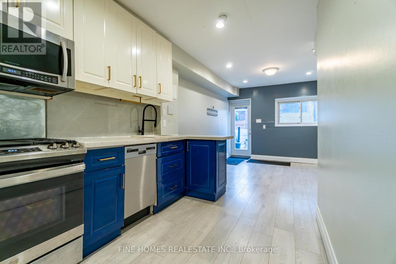 48 Carr Street, Toronto, Ontario  M5T 1B7 - Photo 6 - C12952254