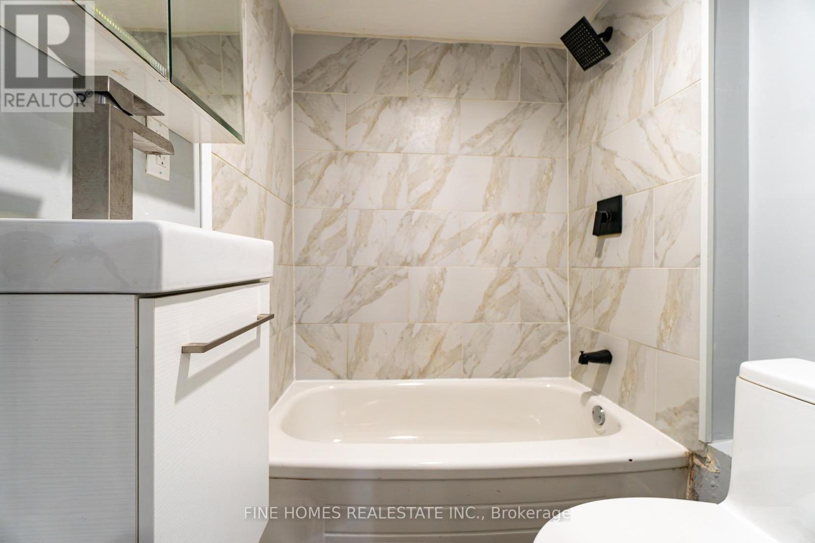 48 Carr Street, Toronto, Ontario  M5T 1B7 - Photo 9 - C12952254