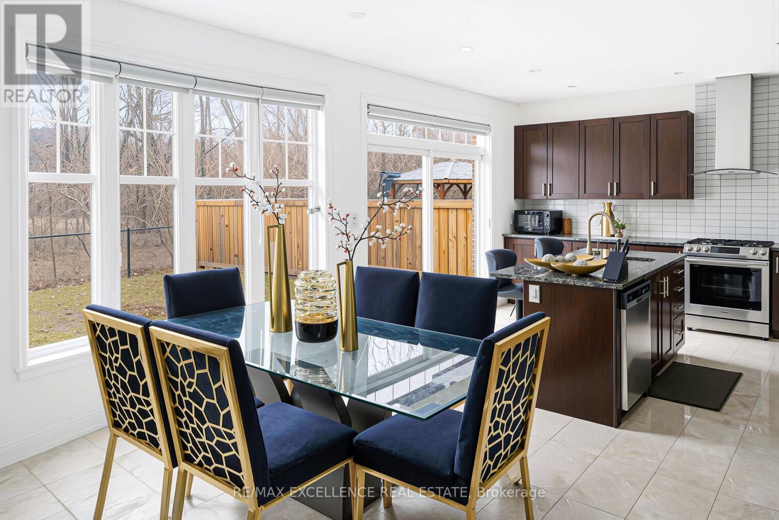 10 Pennine Drive, Whitby, Ontario  L1P 0C3 - Photo 4 - E12952278