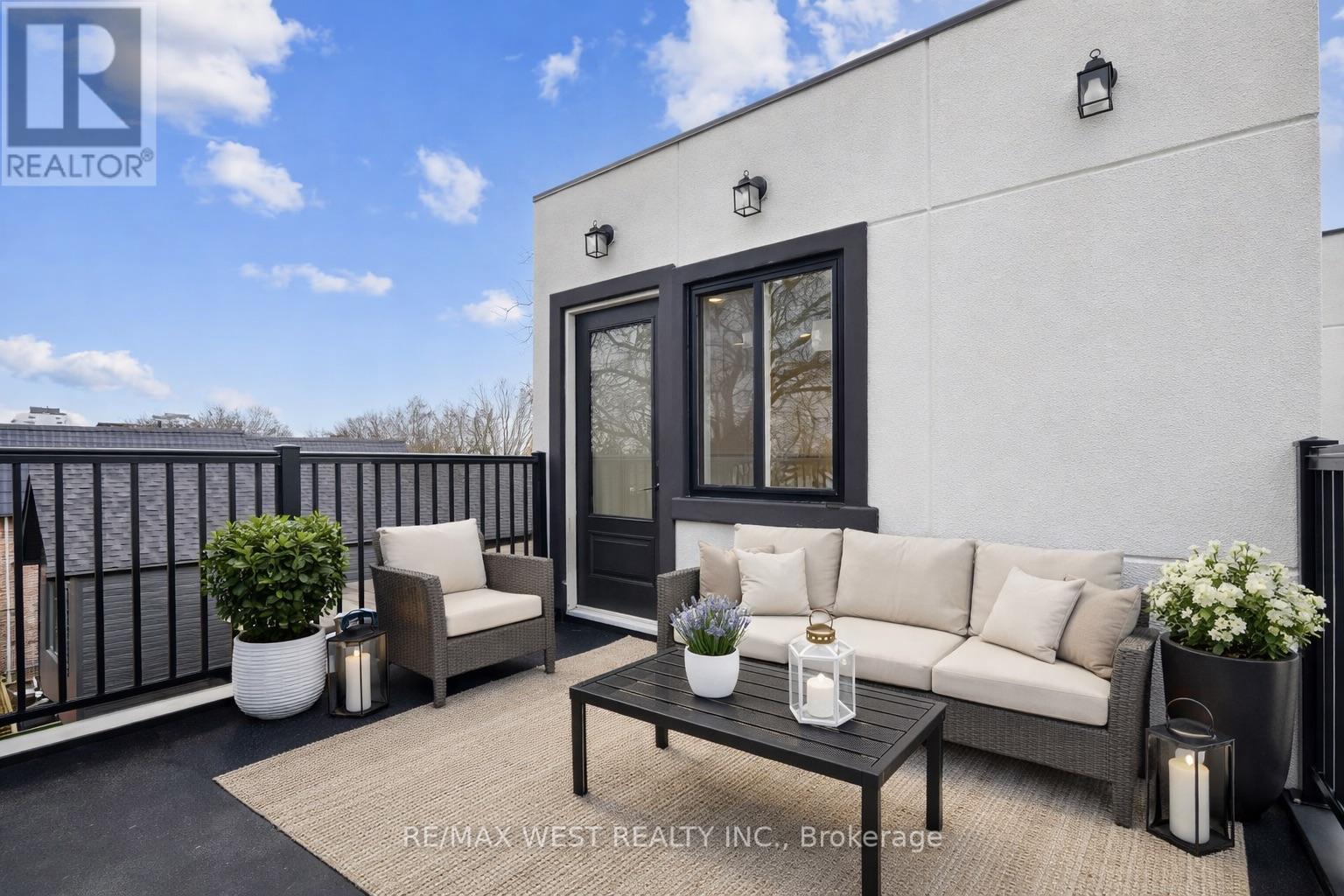 201 Rhodes Avenue, Toronto, Ontario  M4L 3A2 - Photo 22 - E12952334