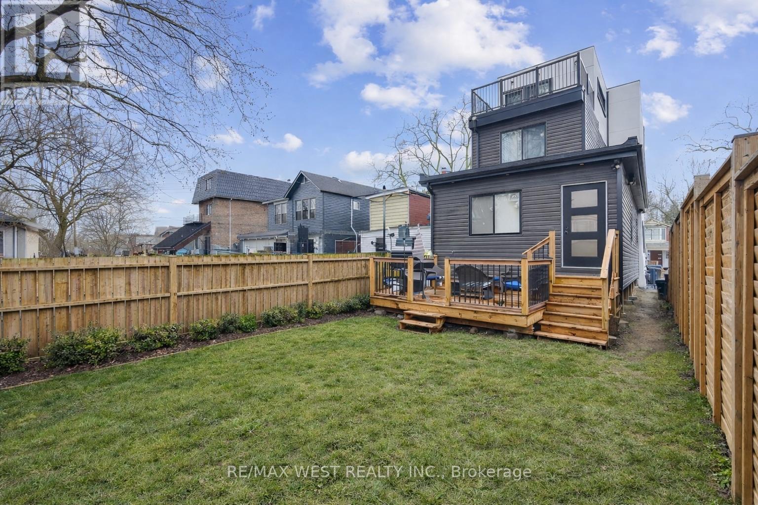 201 Rhodes Avenue, Toronto, Ontario  M4L 3A2 - Photo 35 - E12952334