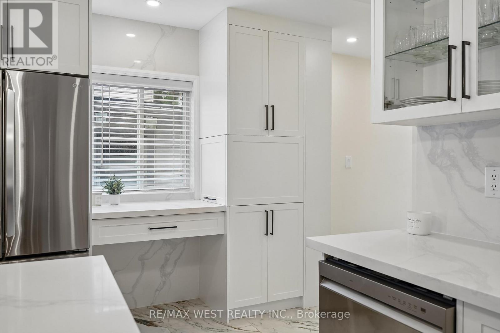 201 Rhodes Avenue, Toronto, Ontario  M4L 3A2 - Photo 7 - E12952334