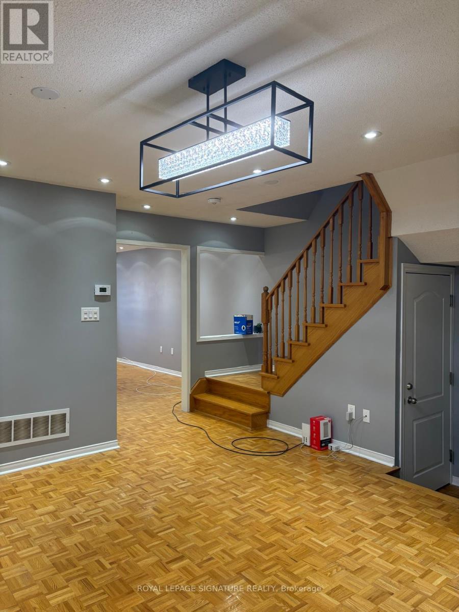 3816 Foxborough Trail, Mississauga, Ontario  L5N 7W4 - Photo 17 - W12951236