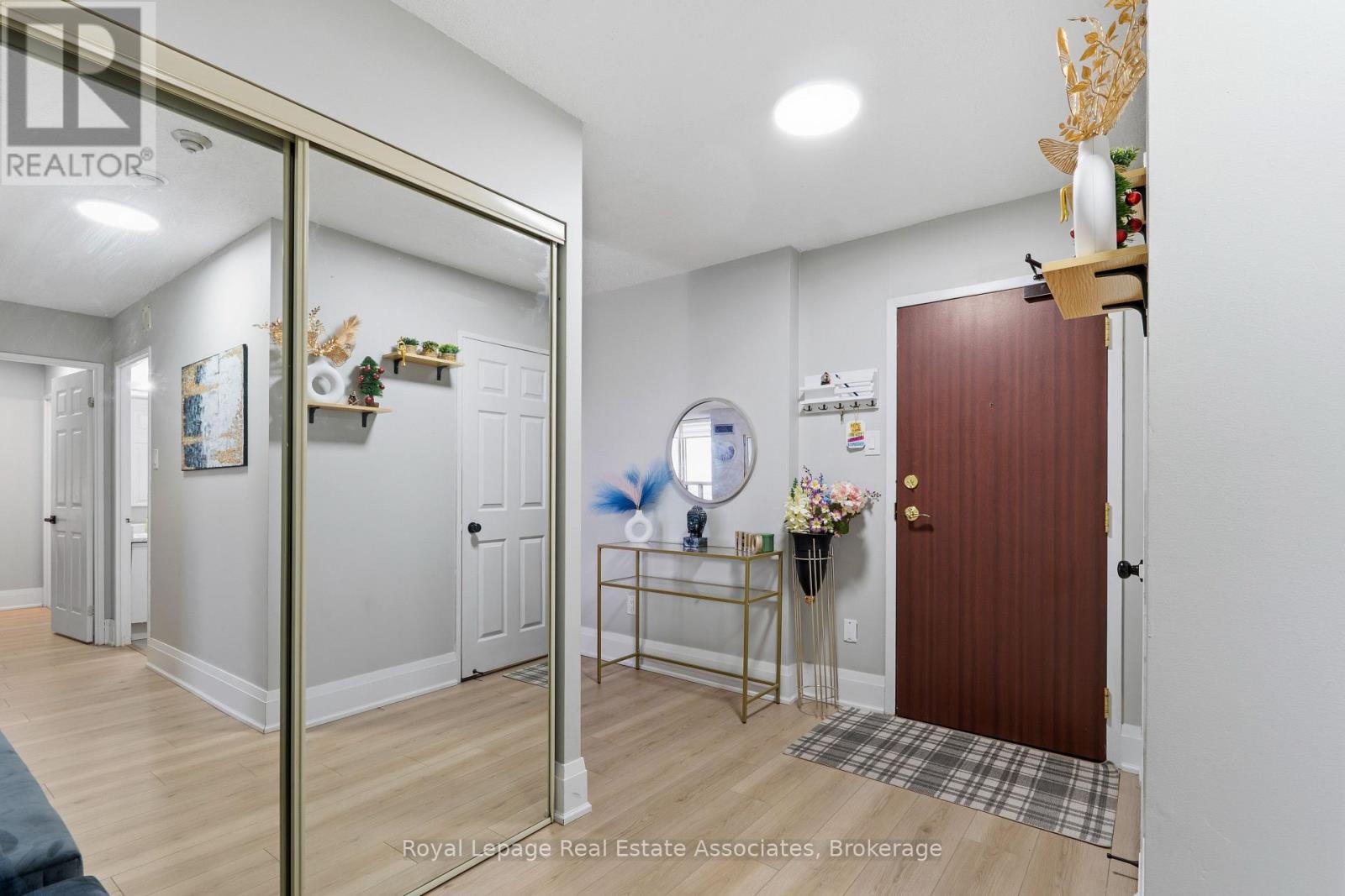 1808 - 100 County Court Boulevard, Brampton, Ontario  L6W 3X1 - Photo 3 - W12951806